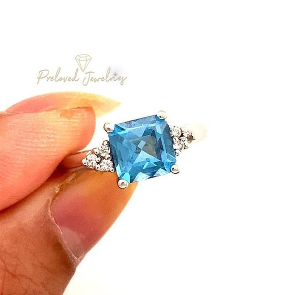 14k London Topaz / 6 Diamonds Ring - Picture 6 of 11